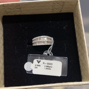 1 carat baguette diamond 18k white gold ❤️❤️Sold❤️